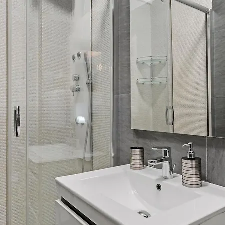 Ultracentral Metro Lux * Boekarest